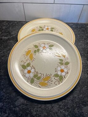 Set of 2 Dinner plates HEARTHSIDE GARDEN FESTIVAL -PRAIRIE FLOWERS-RETIRED. NEW!